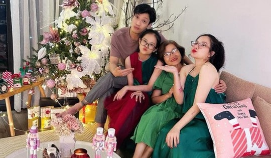 Tham khảo cách trang trí nhà đơn giản mà ấm cúng, đậm sắc màu giáng sinh của Lý Phương Châu