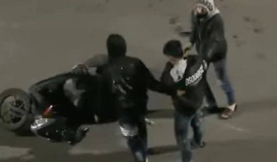 Hé lộ nguyên nhân nhóm thanh niên cầm hung khí đuổi đánh nhau trong đêm ở Quảng Ninh