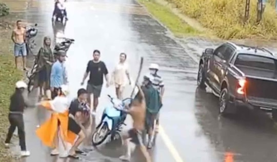 Bắt người đàn ông đi xe bán tải cầm dao đuổi chém 2 phụ nữ ở Đồng Nai