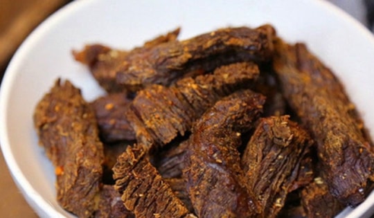 Cách làm bò khô bằng nồi cơm điện cực dễ