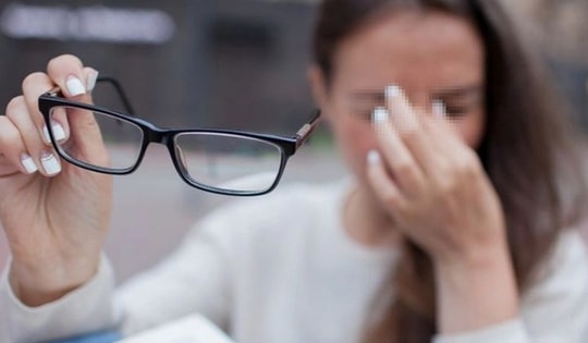 Chỉ nhìn mờ, người phụ nữ 57 tuổi ở Hải Dương phát hiện gặp tình trạng nguy hiểm ở não