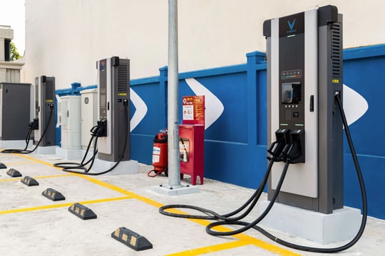 Nhiều chủ mặt bằng nắm bắt thời cơ kinh doanh trạm sạc nhượng quyền