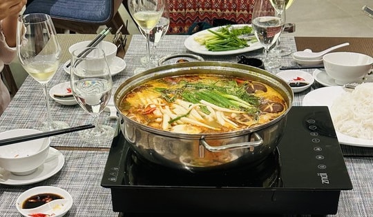 Từ ca bệnh mắc ung thư dạ dày, bác sĩ cảnh báo thói quen ăn lẩu