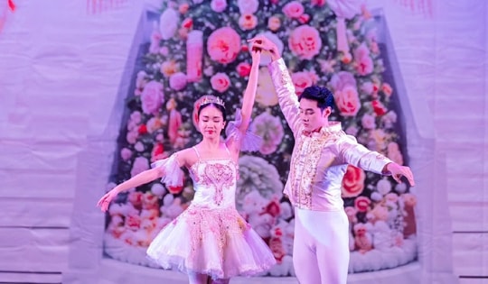 Dàn vũ công 16 tuổi tỏa sáng trong vở ballet kinh điển 'Kẹp Hạt Dẻ'