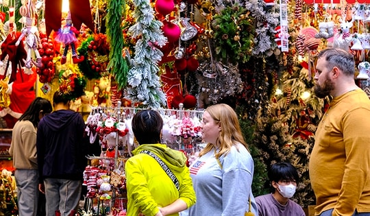 Sôi động thị trường sản phẩm phục vụ mùa Giáng sinh