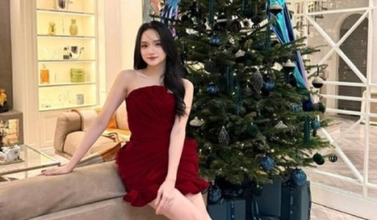 Hương Giang gợi cảm đón Giáng sinh trong biệt thự triệu đô