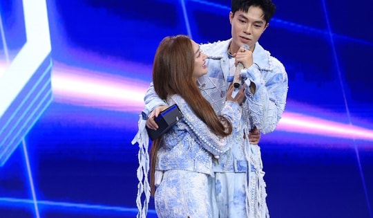 Phương Lan ôm Phan Đạt bật khóc trên sóng truyền hình, thực hiện lời hứa từ 6 năm trước