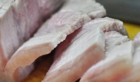Mẹo luộc thịt lợn trắng hồng, không bị hôi
