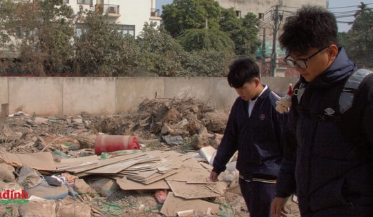 Hà Nội: Đường dài 2,1 km làm hơn 10 năm không xong, người dân sống chung với ô nhiễm