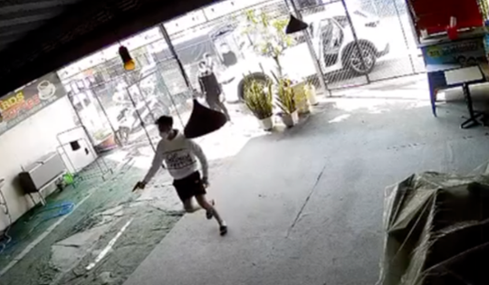 Điều tra nhóm người nghi nổ súng tại quán bida