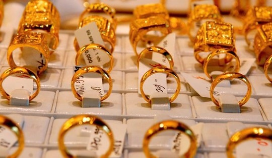 Giá vàng hôm nay 24/12: Vàng nhẫn, vàng miếng SJC ra sao khi vàng thế giới lao dốc?