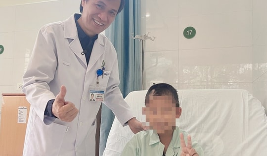 Gia đình xin về, bác sĩ quyết cứu bé trai có khối u tuyến tùng nguy hiểm