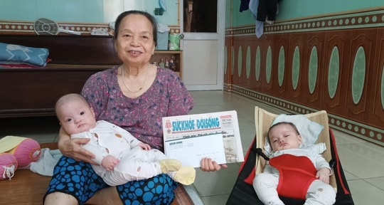 Hình ảnh mới của cặp song sinh mắc bệnh ly thượng bì bóng nước