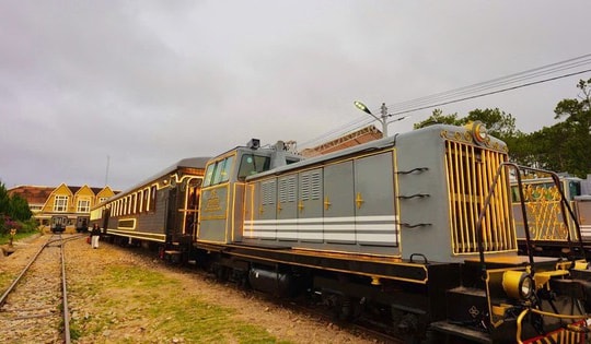 Hé lộ điều chưa biết về đoàn tàu 'Hoàng hậu' vừa được ngành Đường sắt ra mắt