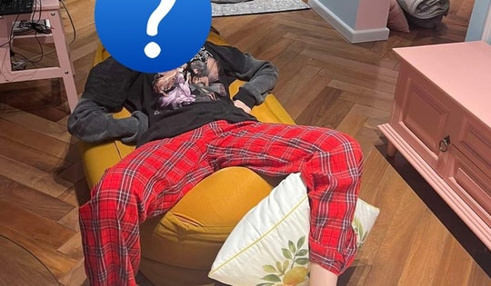 Một nữ ca sĩ Vbiz chia sẻ ảnh tổng kết năm, có gì "hot" mà khiến dân mạng chia sẻ rầm rộ vì quá đồng cảm?