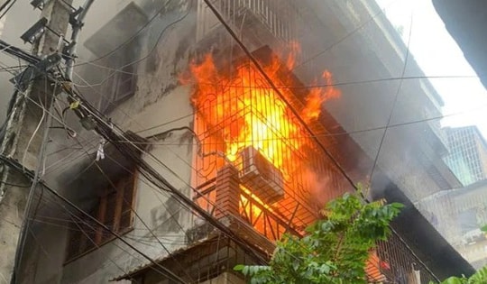 Hà Nội: Khống chế đám cháy trong ngõ nhỏ trên phố Hoàng Quốc Việt