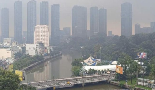 Lý giải hiện tượng TP.HCM sương mù dày đặc, chuyên gia chỉ rõ nguyên nhân tác động