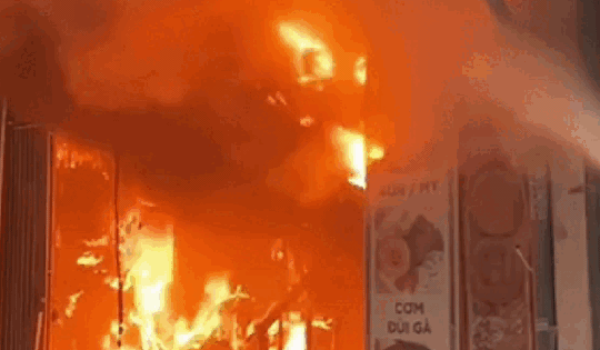 Hà Nội: Cháy quán ăn trên phố Ao Sen, nghi do chập điện