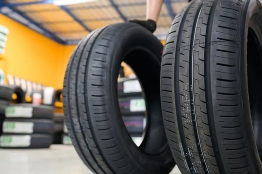 Ô tô hỏng một lốp, có cần thay cả cặp?