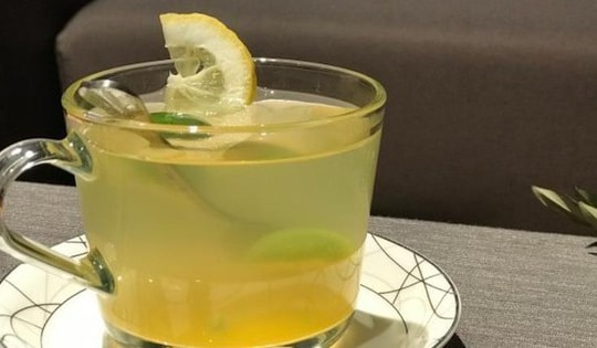 8 lý do nên uống nước chanh ấm mỗi ngày