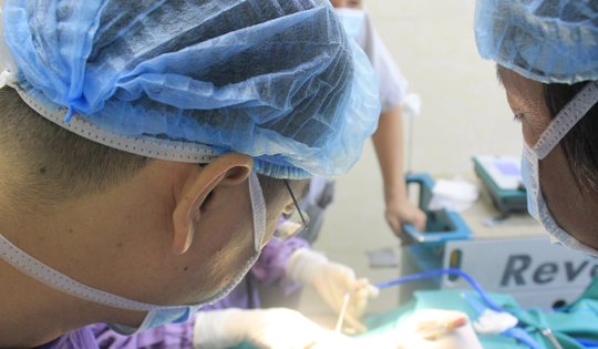 Hai dấu hiệu cảnh báo ung thư lưỡi khác với nhiệt miệng