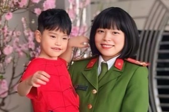 'Tự chụp ảnh thờ, viết tâm thư gửi con trai