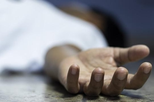 Mẹ không mua điện thoại mới, cậu bé 15 tuổi treo cổ tự tử