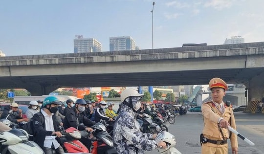 Từ 2025, vượt đèn đỏ, đi ngược chiều bị phạt tới 20 triệu đồng