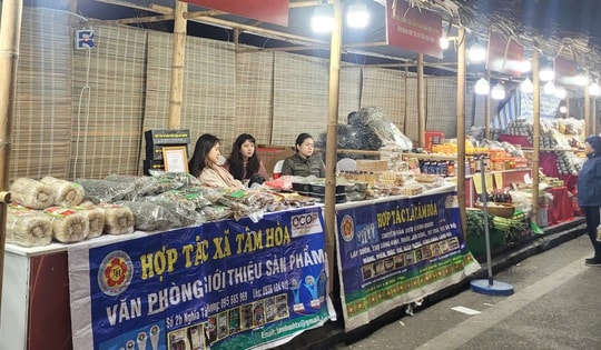 Nông sản vùng miền tràn ngập Hà Nội, phục vụ nhu cầu tiêu dùng Tết
