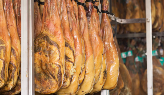 Chiếc đùi heo ‘huyền bí’ giá 40 triệu bán ở chợ Tết, nhà giàu ồ ạt chốt mua