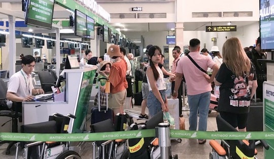 Giá vé máy bay Tết 2025 cao ngất ngưởng, hạng phổ thông 'cháy vé'