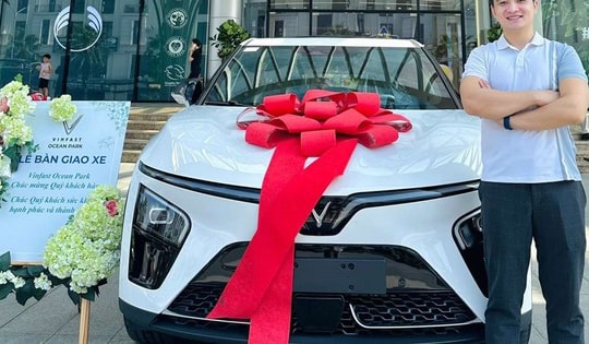 Kỹ sư công nghệ tranh thủ ưu đãi rinh về 'tình yêu' VinFast VF 7