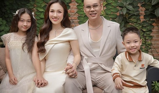 'Anh tài' Phan Đinh Tùng khoe vợ đẹp, con ngoan