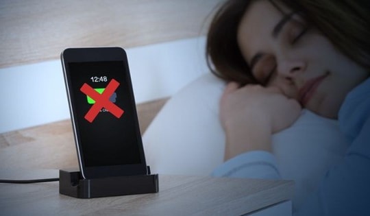 5 món đồ không nên để cạnh giường ngủ, là nguyên nhân khiến nhiều người ốm đau mà không hề hay biết