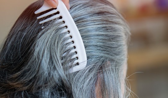 Tóc bạc sớm biểu hiện bệnh nội tạng? Ăn gì ngăn tóc bạc sớm?