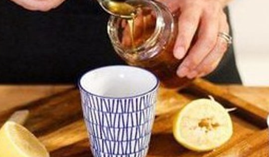 Cách pha và cách uống mật ong buổi sáng đảm bảo giảm cân, trẻ hóa làn da