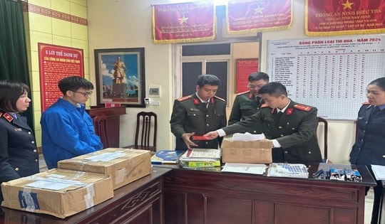 Triệt phá đường dây làm bằng cấp, giấy tờ giả