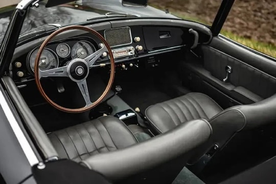 Xe siêu sang BMW gần 70 năm tuổi vẫn được bán với giá khủng