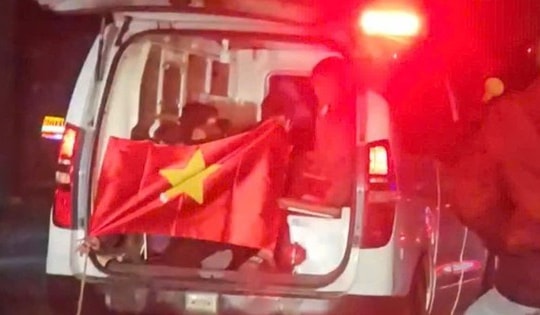 Hà Nội: Tài xế say rượu, dùng xe cứu thương chở đoàn người 'đi bão'