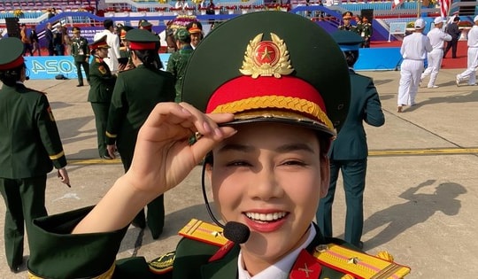 Mỹ nhân phim VTV mang quân hàm Thiếu tá, sống hạnh phúc bên chồng là Trung tá