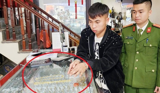 Bí tiền trả nợ, gã thanh niên vào tiệm vàng cướp dây chuyền