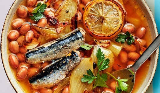 Loại cá giàu omega 3 bậc nhất, bổ tim chắc xương nhưng người bị sỏi thận nên tránh