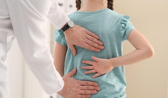 Vì sao trẻ hay bị đau xương khớp khi dậy thì?