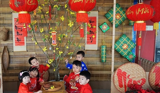 Cách sử dụng đèn lồng đỏ trang trí nhà ngày Tết mang lại may mắn, tài lộc