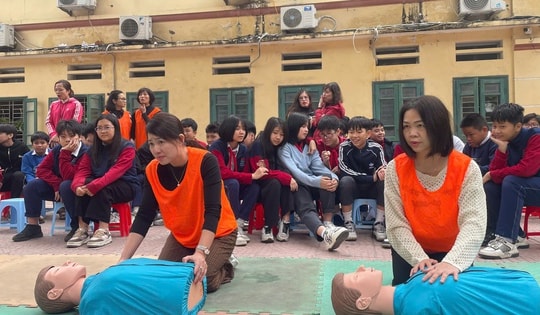 Nhiều trường học tập huấn kỹ năng phòng tránh tai nạn, thương tích cho học sinh trước kỳ nghỉ Tết Nguyên đán 2025