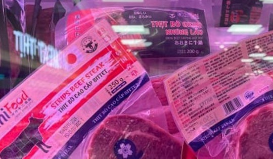 Giỏ quà Tết bò nhập khẩu, thịt heo muối 'lên ngôi', hút khách nhà giàu