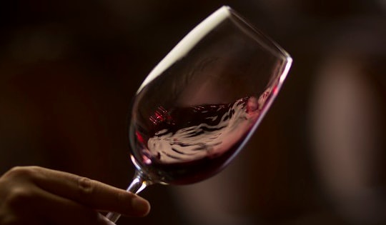 Uống rượu vang có thực sự tốt cho sức khỏe tim mạch?