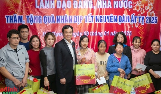 Đoàn công tác của Ủy ban Văn hóa, Giáo dục Quốc hội trao tặng quà Tết cho công nhân lao động Hải Dương