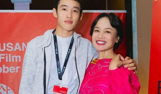 Phản ứng của nghệ sĩ Tú Oanh khi con trai bị chê trong phim 'giờ vàng'