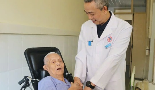 Phẫu thuật thành công cho cụ ông 96 tuổi bị ngã tụ máu não